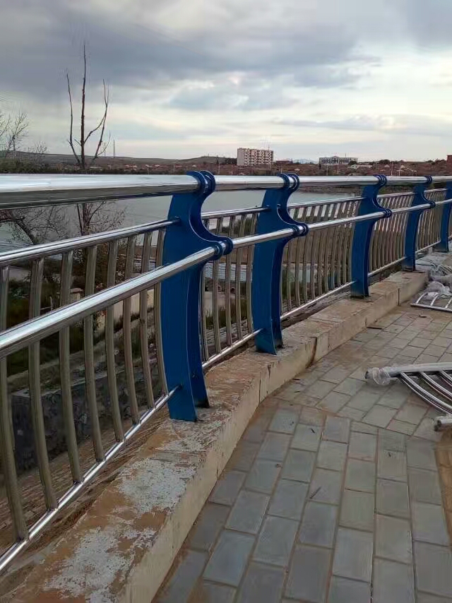 不銹鋼復合管護欄廠家